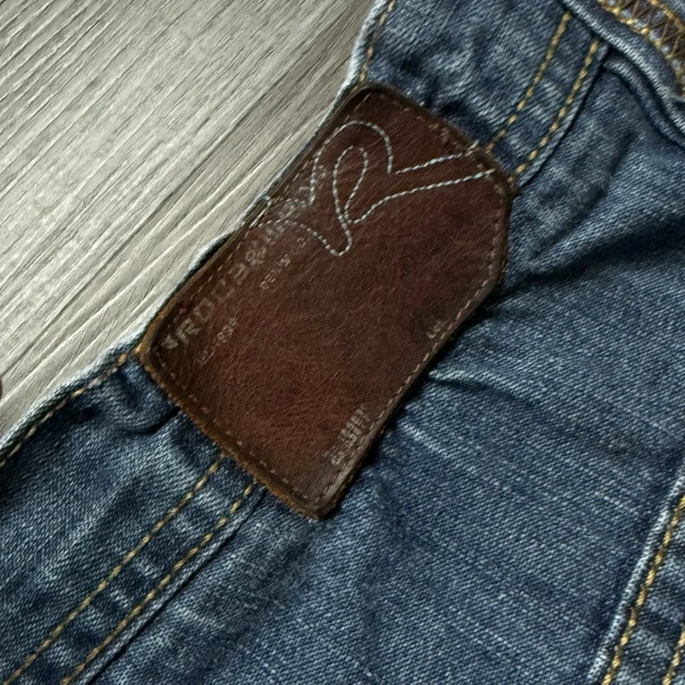 Rocawear Baggy Wide Leg Embroidered Snake Jeans Mens 42x34 Y2K Distressed Blue